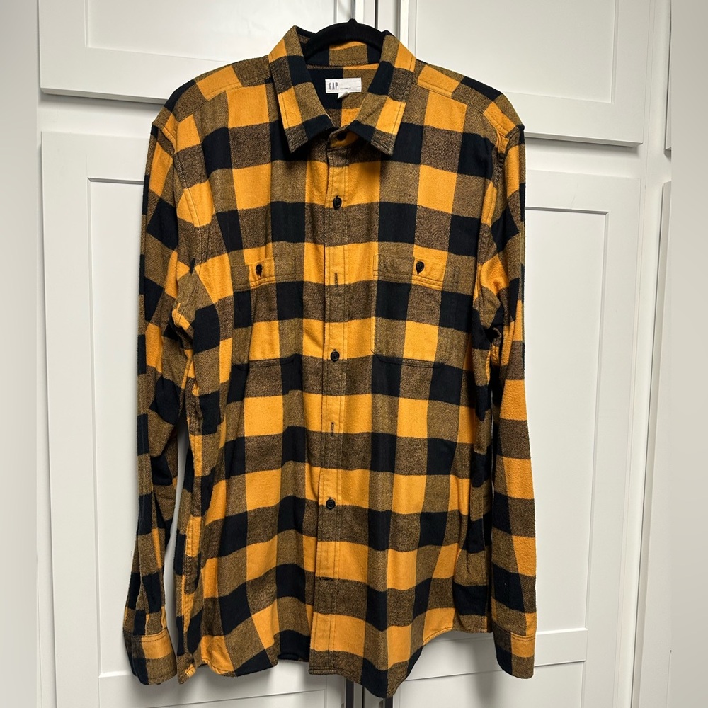 GAP Men’s Plaid Flannel Shirt, Standard Fit 
Size XL